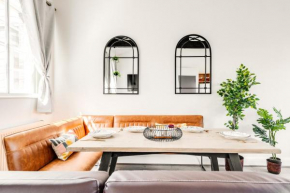 Wood Street - Stylish Prime Location Apartment by VICHY